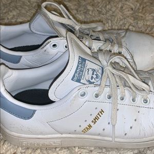 Adidas Stan Smith’s blue detail special edition